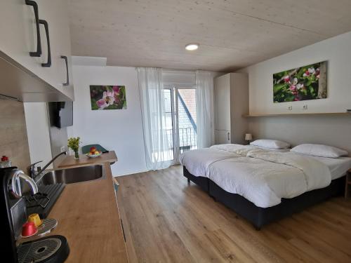 Postel nebo postele na pokoji v ubytování Obstbau Apartment am See