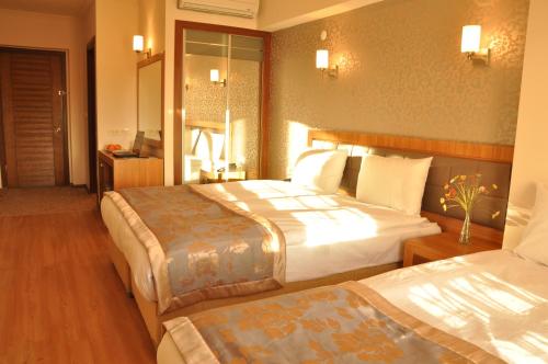 a hotel room with two beds in a room at Grand Anzac Hotel in Çanakkale