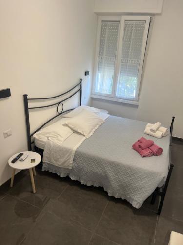 a bedroom with a bed with two towels on it at B&B Ladislaus in Ladispoli