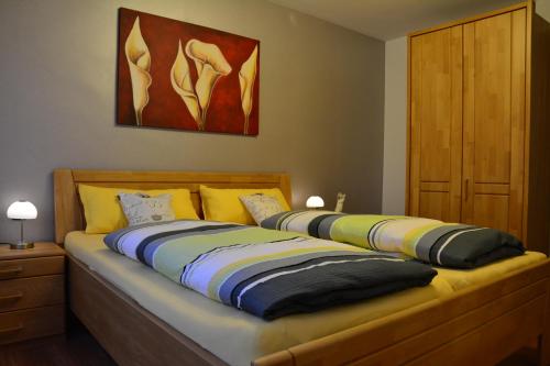En eller flere senge i et værelse på Ferienwohnung Hedi