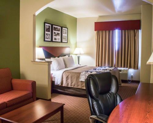 Sleep Inn & Suites at Six Flags Image
