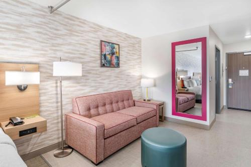 a living room with a couch and a bedroom at Home2 Suites Lexington Keeneland Airport, Ky in Lexington