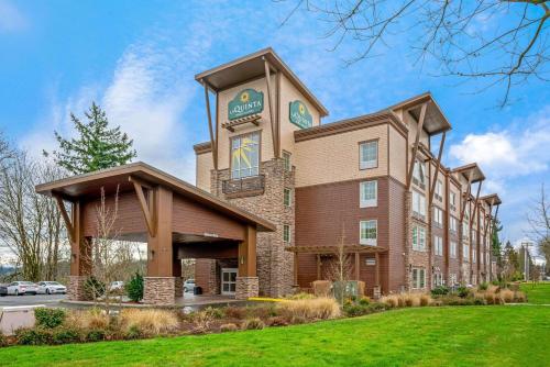a rendering of the front of a hotel at La Quinta by Wyndham Tumwater - Olympia in Tumwater
