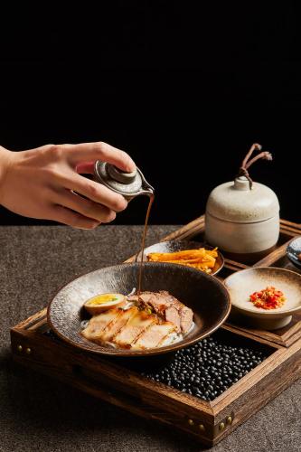 ホテルの敷地内または近くでの食事または食べ物