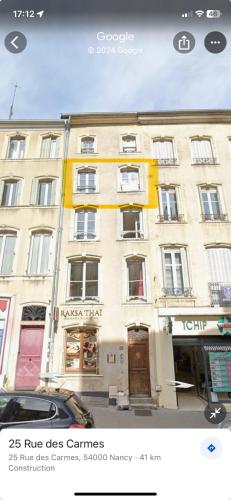 - un bâtiment dans une rue de la ville dans l'établissement La chambre de Marie, à Nancy