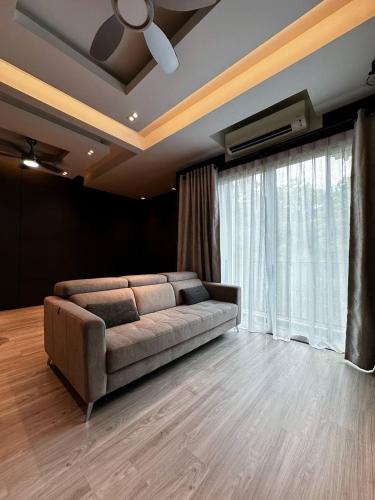 Ruang duduk di Springfield 333 Sandakan