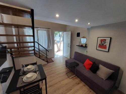 Urban minimalistic maisonette!