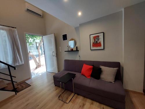 Urban minimalistic maisonette!