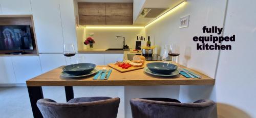 Private fenced garden with BBQ area minutes from the beach - Urban Secret Kantrida