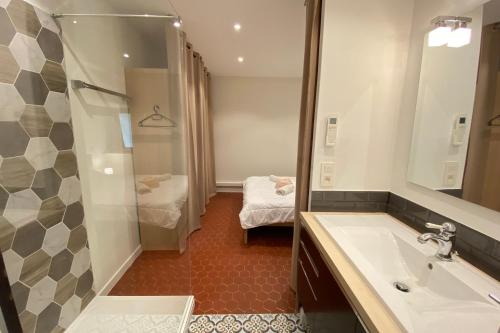 06CF Beautiful renovated apartment in old Antibes