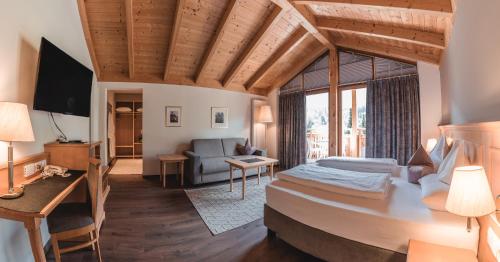 Postel nebo postele na pokoji v ubytování Hotel Reischach