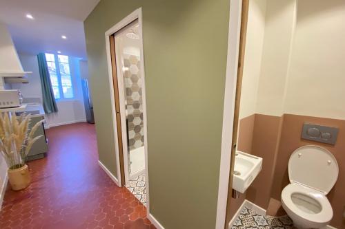 06CF Beautiful renovated apartment in old Antibes