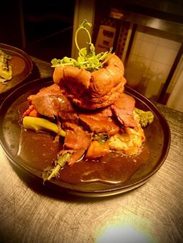 ホテルの敷地内または近くでの食事または食べ物