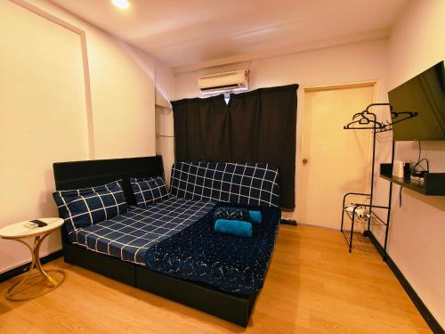 Μια τηλεόραση ή/και κέντρο ψυχαγωγίας στο SJ Api Api Apartment Homestay