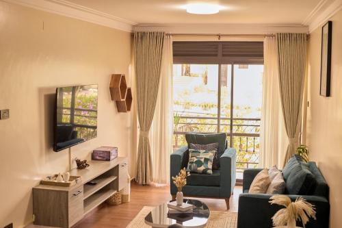 Un lugar para sentarse en Stunning & Calm 2 bedroom gate away in Entebbe- Sand Grains Residences A03