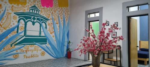 a room with a wall with a mural of a mosque at Tlaquepaque Pueblito in Guadalajara
