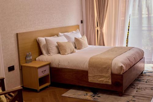 Una cama o camas en una habitación de Stunning & Calm 2 bedroom gate away in Entebbe- Sand Grains Residences A03
