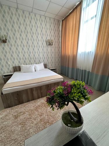 Ένα ή περισσότερα κρεβάτια σε δωμάτιο στο Tarlan Hotel