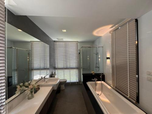 Phòng tắm tại Nue Luxury Hatyai Resident - Benu