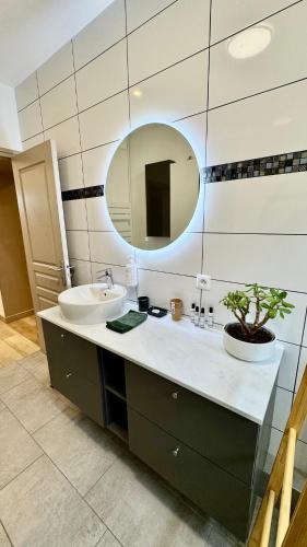 Gambar di galeri bagi Le Domaine Des Yèbles - Appartement Calme et élégant di Avon