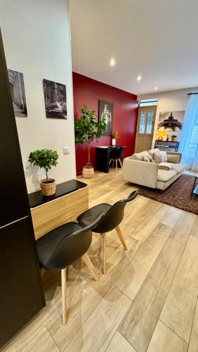 Ruang duduk di Le Domaine Des Yèbles - Appartement Calme et élégant