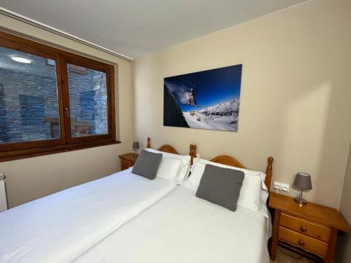 Postel nebo postele na pokoji v ubytování Apartaments Font del Poble