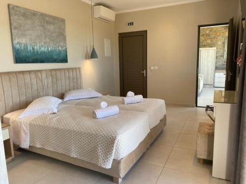 Кровать или кровати в номере George Luxury Rooms