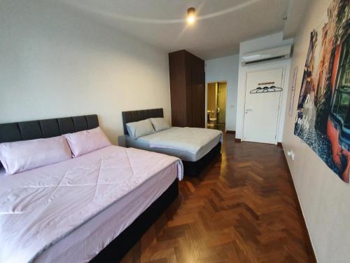 Cama o camas de una habitación en The Landmark by Katana 3BR to 4BR Luxury Seaview Landmark Homestay at Gurney 15-16pax 无敌海景套房