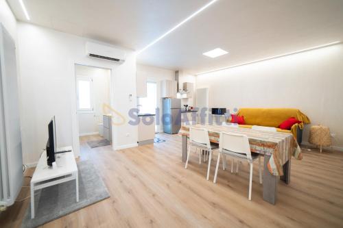 Nirvana's Home1 near Veniceにあるキッチンまたは簡易キッチン