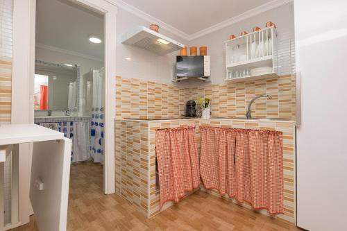 Una cocina o cocineta en Jopamar