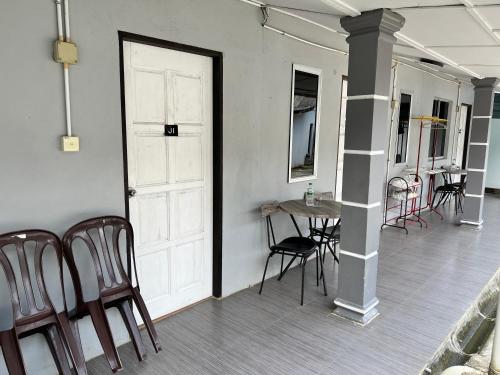 Posezení v ubytování Julies Hostel Taman Negara
