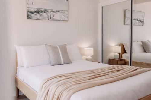Ένα ή περισσότερα κρεβάτια σε δωμάτιο στο 'Wrigley House' - Pool Jaccuzi Dog Friendly