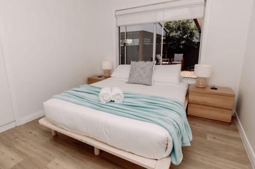 Ένα ή περισσότερα κρεβάτια σε δωμάτιο στο 'Wrigley House' - Pool Jaccuzi Dog Friendly