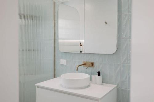 Ένα μπάνιο στο 'Wrigley House' - Pool Jaccuzi Dog Friendly