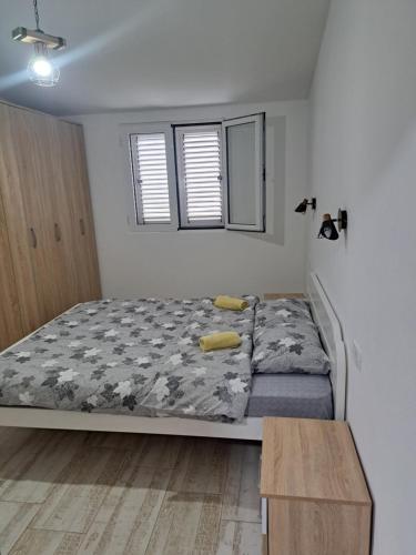 Katil atau katil-katil dalam bilik di Holiday Home Apartment Ceranic Kotor Tivat