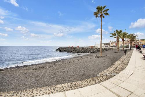 Vista generica sul mare o vista sul mare dall'interno dell'appartamento