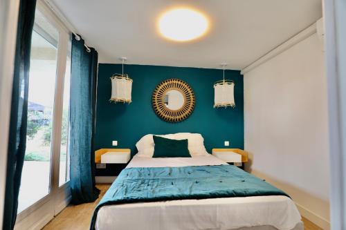 Posteľ alebo postele v izbe v ubytovaní Chalet Alaric & Jacuzzi Ilot 1 rang1! VUE MER! 4rooms! CLIM 10p 24H24
