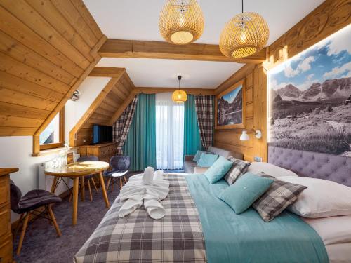 Posteľ alebo postele v izbe v ubytovaní Apartamenty Małe Ciche z jacuzzi ogrodowym, widokiem na TATRY i SKY WALK