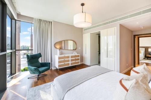 Katil atau katil-katil dalam bilik di FAM Living - City Walk - Urban Staycations