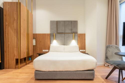 Ένα ή περισσότερα κρεβάτια σε δωμάτιο στο Limehome San Sebastian Zubieta Kalea