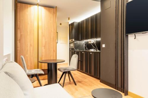 Μια τηλεόραση ή/και κέντρο ψυχαγωγίας στο Limehome San Sebastian Zubieta Kalea