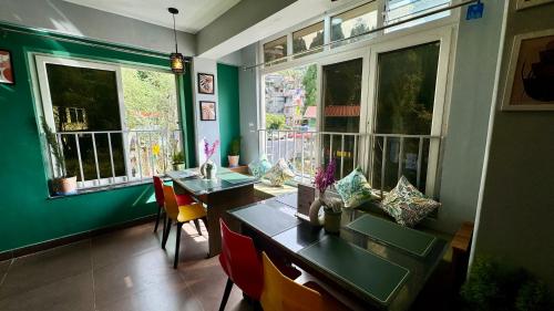 Fotografie z fotogalerie ubytování Darjeeling Hillside Inn v destinaci Jālāpahār