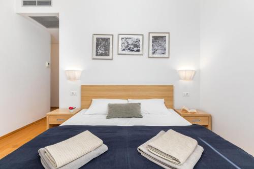 a bedroom with a bed with two towels on it at Villa Terra Nera in Sveti Petar u Šumi