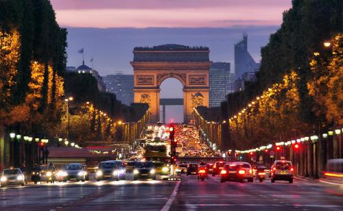 1min Walk From Champs Elysees - Avenue Montaigne - AC - Self-Checkin - Working Desk