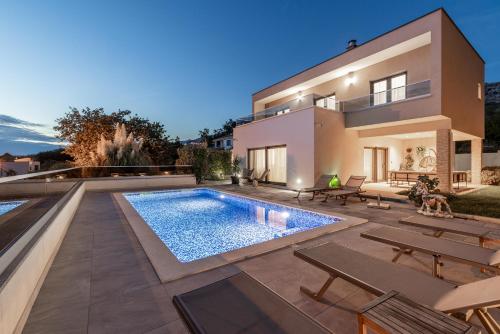 Luxury Villa Oriolus, heated pool, sauna, Split