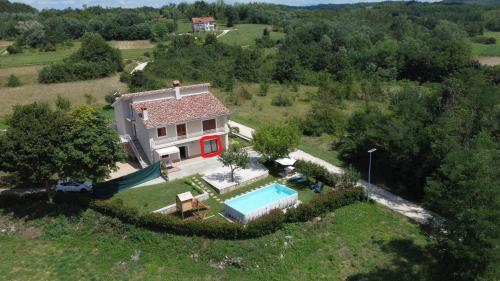 an aerial view of a house with a swimming pool at Apartman Nona in Motovun