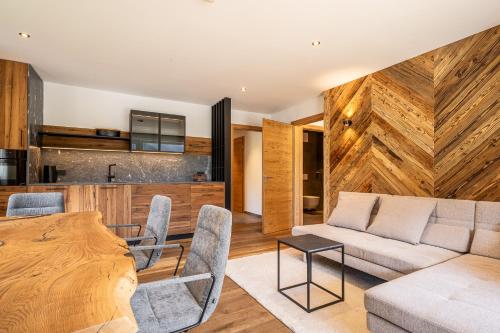 Alpenzauber Apartments by Montevivaにあるキッチンまたは簡易キッチン