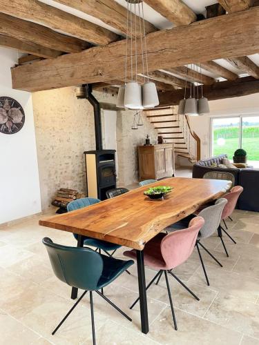 La Molinière, belle demeure avec séjour cathédrale - La Molinière, beautiful residence with cathedral living room