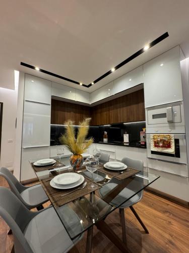 Luxury apartment with a wonderful lake view