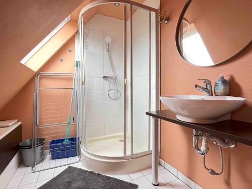 Ένα μπάνιο στο SAD803 - Zweistöckige Monteurwohnung